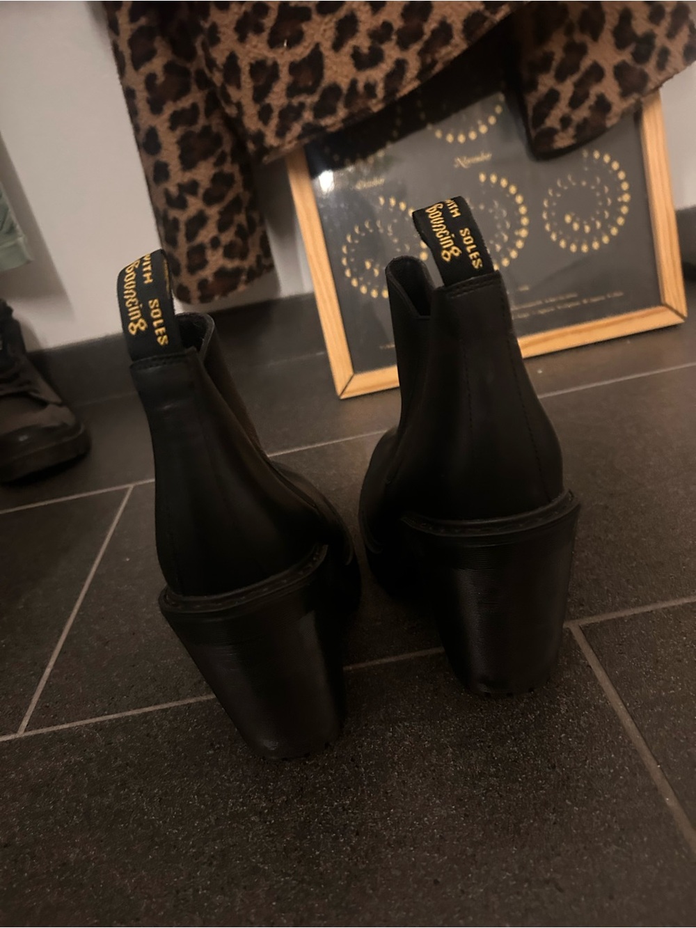 Doc Marten- Black Chunky Heel Chelsea Boot - NEVER WORN - Picture 3 of 5